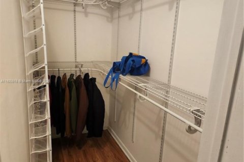 Condo in Deerfield Beach, Florida, 2 bedrooms  № 1975714 - photo 17