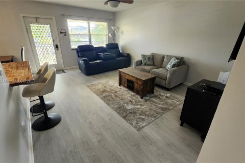 Condo in Deerfield Beach, Florida, 2 bedrooms  № 1975714 - photo 11