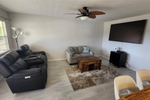 Condo in Deerfield Beach, Florida, 2 bedrooms  № 1975714 - photo 10