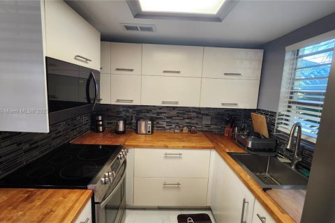 Condo in Deerfield Beach, Florida, 2 bedrooms  № 1975714 - photo 3