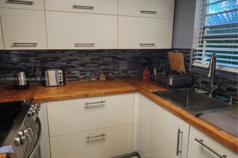 Condo in Deerfield Beach, Florida, 2 bedrooms  № 1975714 - photo 6