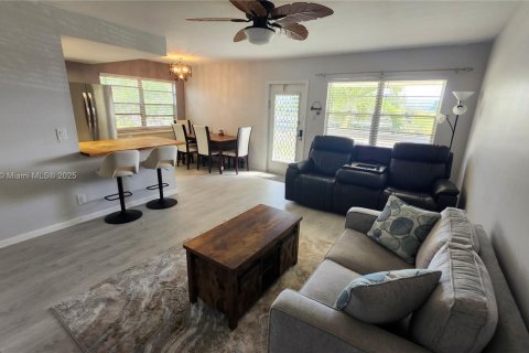Condo in Deerfield Beach, Florida, 2 bedrooms  № 1975714 - photo 12