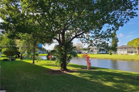 Condo in Deerfield Beach, Florida, 2 bedrooms  № 1975714 - photo 24