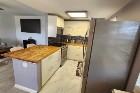 Condo in Deerfield Beach, Florida, 2 bedrooms  № 1975714 - photo 2