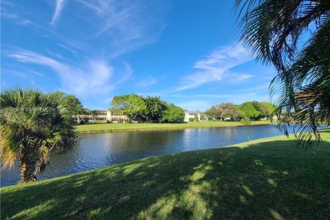 Condo in Deerfield Beach, Florida, 2 bedrooms  № 1975714 - photo 25