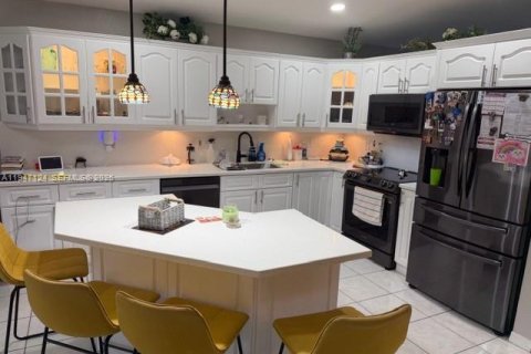 Casa en venta en Miami, Florida, 3 dormitorios, 123.65 m2 № 2003272 - foto 5