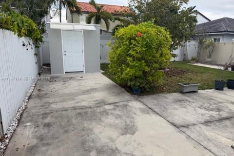 Casa en venta en Miami, Florida, 3 dormitorios, 123.65 m2 № 2003272 - foto 4