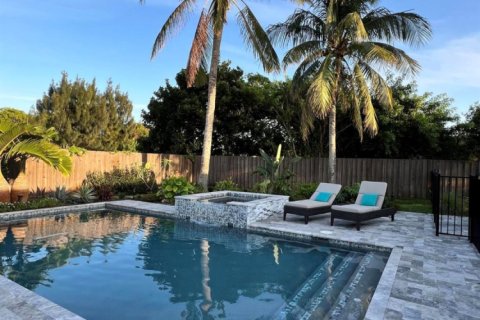 Propiedad comercial en alquiler en Delray Beach, Florida, 2 dormitorios, 85.84 m2 № 1139252 - foto 1