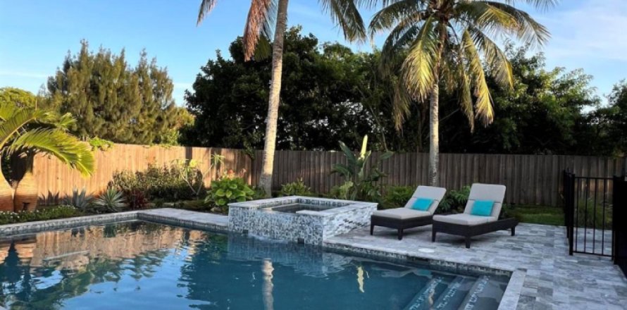 Propiedad comercial en Delray Beach, Florida 2 dormitorios, 85.84 m2 № 1139252