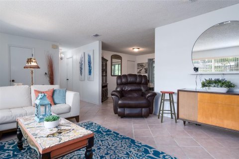 Casa en venta en Deltona, Florida, 3 dormitorios, 149.67 m2 № 1899862 - foto 5