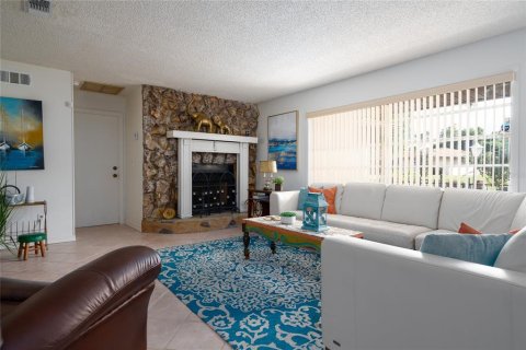 Casa en venta en Deltona, Florida, 3 dormitorios, 149.67 m2 № 1899862 - foto 4