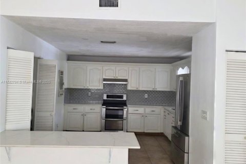 Condo in Coral Springs, Florida, 3 bedrooms  № 1799458 - photo 9