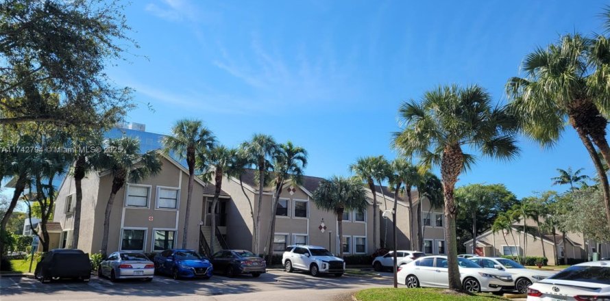 Condo in Coral Springs, Florida, 3 bedrooms № 1799458