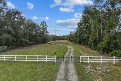 Terreno en venta en Bronson, Florida № 1447274 - foto 1