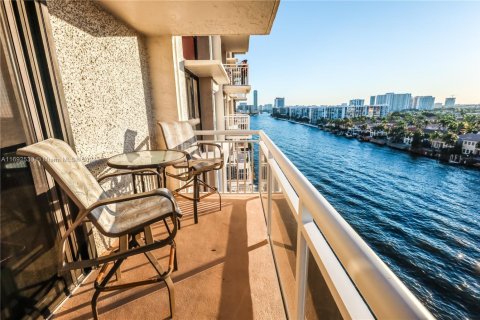 Condominio en venta en Hollywood, Florida, 1 dormitorio, 77.29 m2 № 1811158 - foto 1