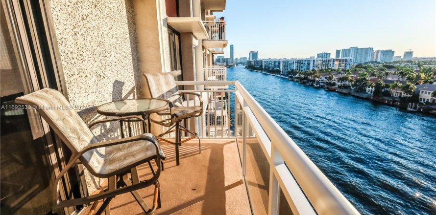 Condominio en Hollywood, Florida, 1 dormitorio № 1811158