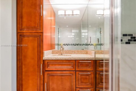 Condominio en venta en Hollywood, Florida, 1 dormitorio, 77.29 m2 № 1811158 - foto 24