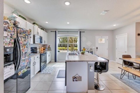 Touwnhouse à vendre à Kissimmee, Floride: 3 chambres, 150.87 m2 № 2408733 - photo 6