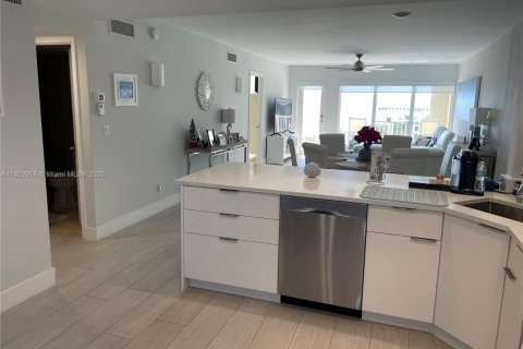 Condominio en venta en Pompano Beach, Florida, 2 dormitorios, 105.91 m2 № 1975263 - foto 11