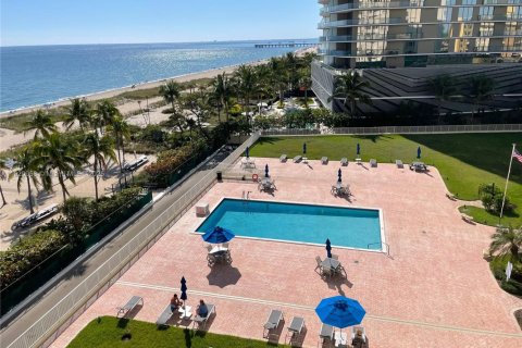 Condominio en Pompano Beach, Florida, 2 dormitorios  № 1975263