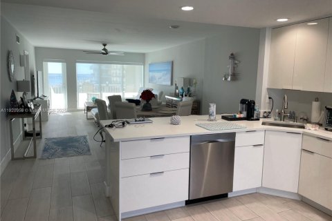 Condominio en venta en Pompano Beach, Florida, 2 dormitorios, 105.91 m2 № 1975263 - foto 10