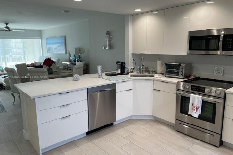 Condominio en venta en Pompano Beach, Florida, 2 dormitorios, 105.91 m2 № 1975263 - foto 12