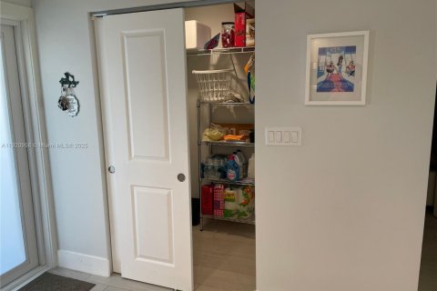 Condominio en venta en Pompano Beach, Florida, 2 dormitorios, 105.91 m2 № 1975263 - foto 14