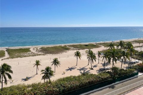 Condominio en venta en Pompano Beach, Florida, 2 dormitorios, 105.91 m2 № 1975263 - foto 3