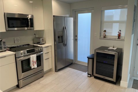 Condominio en venta en Pompano Beach, Florida, 2 dormitorios, 105.91 m2 № 1975263 - foto 13