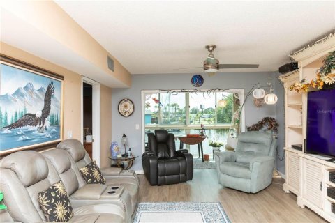Condominio en venta en New Port Richey, Florida, 2 dormitorios, 93.74 m2 № 1800406 - foto 11