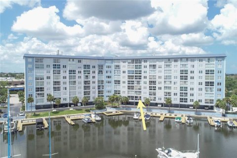 Condominio en venta en New Port Richey, Florida, 2 dormitorios, 93.74 m2 № 1800406 - foto 1