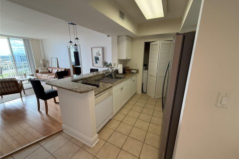 Condo in Aventura, Florida, 2 bedrooms № 1967824 - photo 5