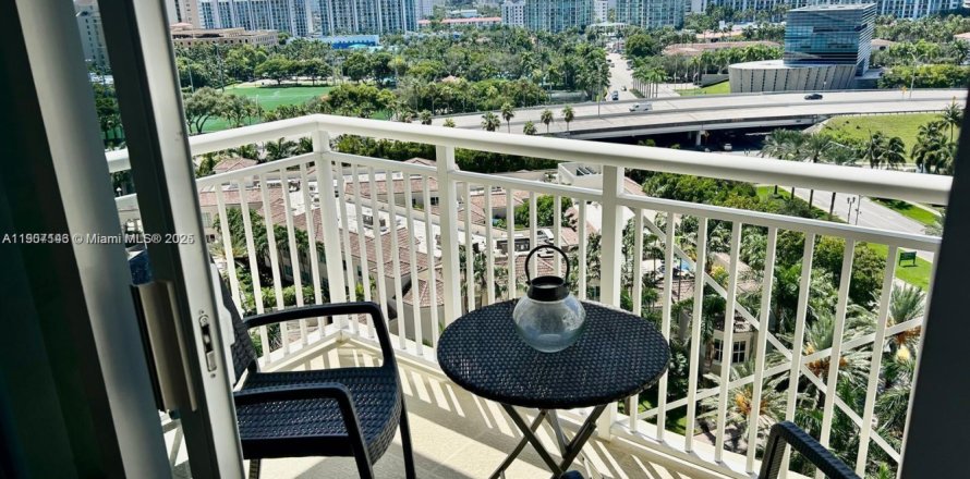 Condo in Aventura, Florida, 2 bedrooms № 1967824