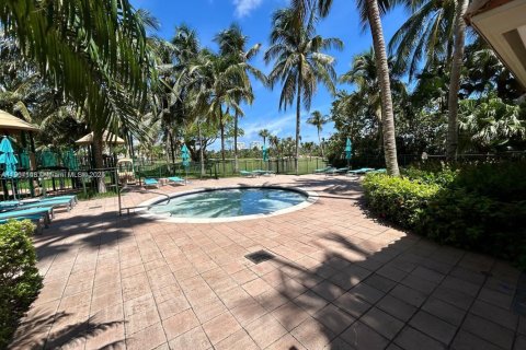 Condo in Aventura, Florida, 2 bedrooms № 1967824 - photo 17