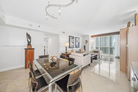 Condo in Hallandale Beach, Florida, 3 bedrooms  № 1573169 - photo 9