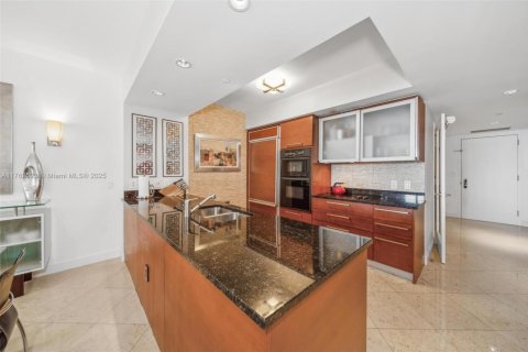 Condo in Hallandale Beach, Florida, 3 bedrooms  № 1573169 - photo 10