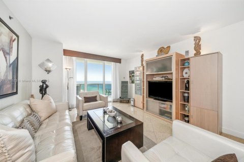 Condo in Hallandale Beach, Florida, 3 bedrooms  № 1573169 - photo 3