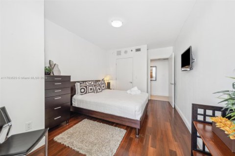Condo in Hallandale Beach, Florida, 3 bedrooms  № 1573169 - photo 21