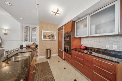 Condo in Hallandale Beach, Florida, 3 bedrooms  № 1573169 - photo 8