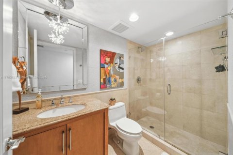 Condo in Hallandale Beach, Florida, 3 bedrooms  № 1573169 - photo 22