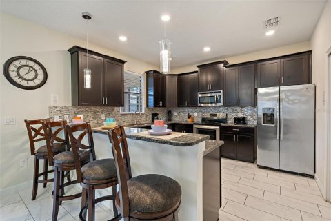 Casa en venta en Davenport, Florida, 6 dormitorios, 284.56 m2 № 1916398 - foto 11