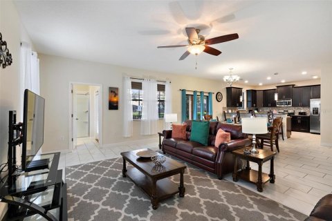 Casa en venta en Davenport, Florida, 6 dormitorios, 284.56 m2 № 1916398 - foto 9