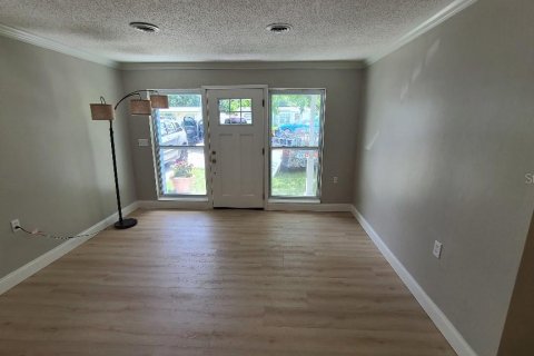 House in Orlando, Florida 4 bedrooms, 130.06 sq.m. № 1777950 - photo 4