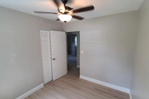 House in Orlando, Florida 4 bedrooms, 130.06 sq.m. № 1777950 - photo 15