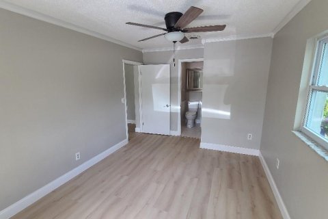 House in Orlando, Florida 4 bedrooms, 130.06 sq.m. № 1777950 - photo 12
