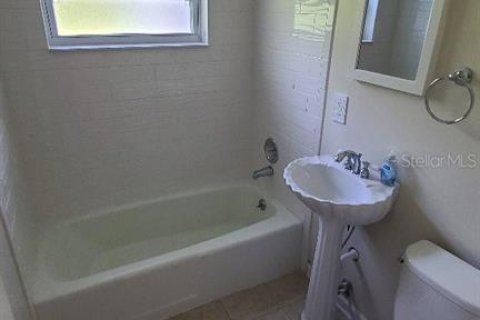 House in Orlando, Florida 4 bedrooms, 130.06 sq.m. № 1777950 - photo 21