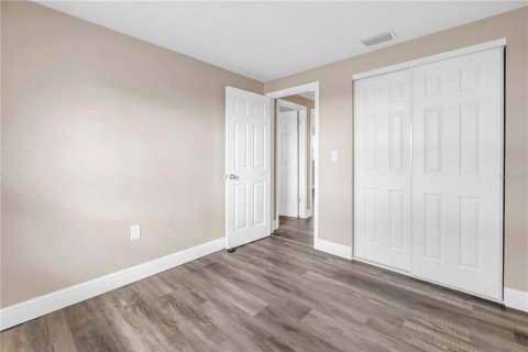 House in Saint Petersburg, Florida 4 bedrooms, 118.73 sq.m. № 2284063 - photo 20