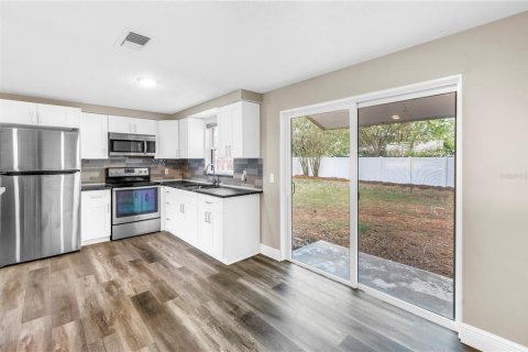 House in Saint Petersburg, Florida 4 bedrooms, 118.73 sq.m. № 2284063 - photo 16