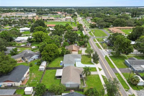 House in Lakeland, Florida 3 bedrooms, 124.12 sq.m. № 1907013 - photo 9