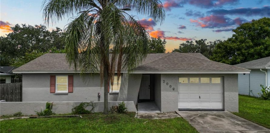 House in Lakeland, Florida 3 bedrooms, 124.12 sq.m. № 1907013